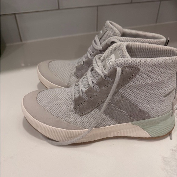 Sorel Gray Winter & Rain Boots - Picture 1 of 6